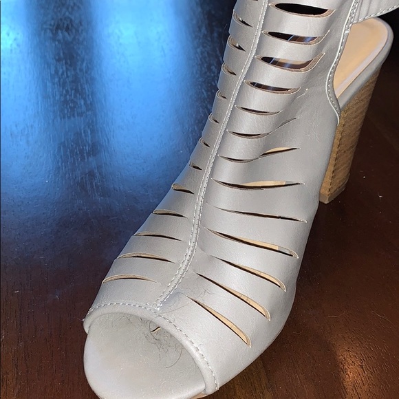 Gray high heel boots - Picture 2 of 4